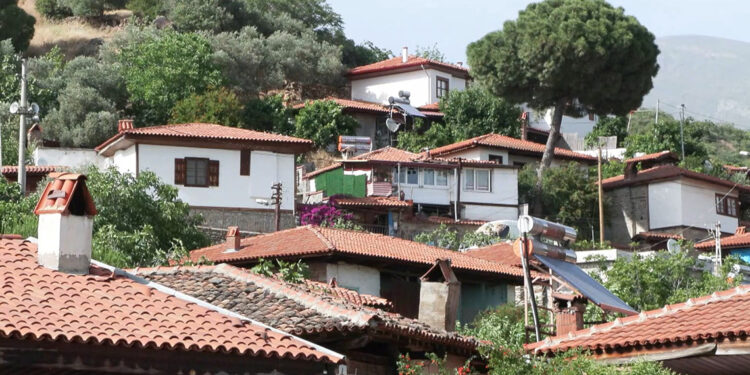 Dünyanın en güzel köyleri arasındaki Birgi, tarihe meydan okuyor