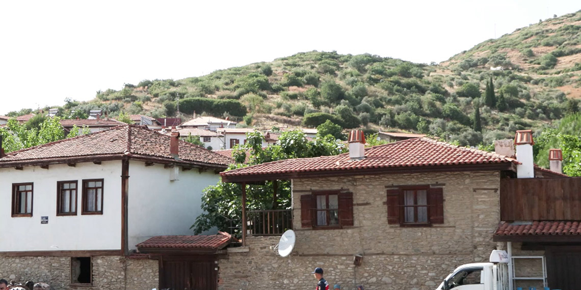 Dünyanın en güzel köyleri arasındaki Birgi, tarihe meydan okuyor