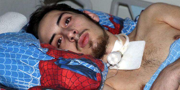 Efe Can, motosiklet kazasının ardından yatağa bağımlı oldu