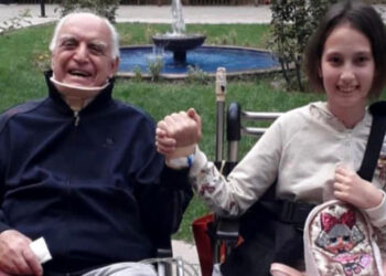 Esila'nın çizdiği resim Ahmet Amca'yı hayata bağlamış
