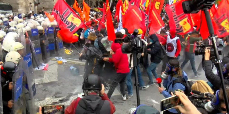 İstanbul'da 210 kişi gözaltına alındı