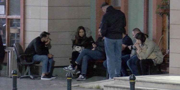 Öğrencinin silahlı saldırısında yaşamını yitiren müdürün cenazesi alındı