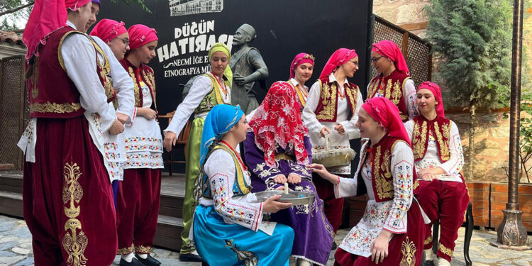 Edirne'de Etnografya Müzesi'nde Rumeli düğünü canlandırıldı