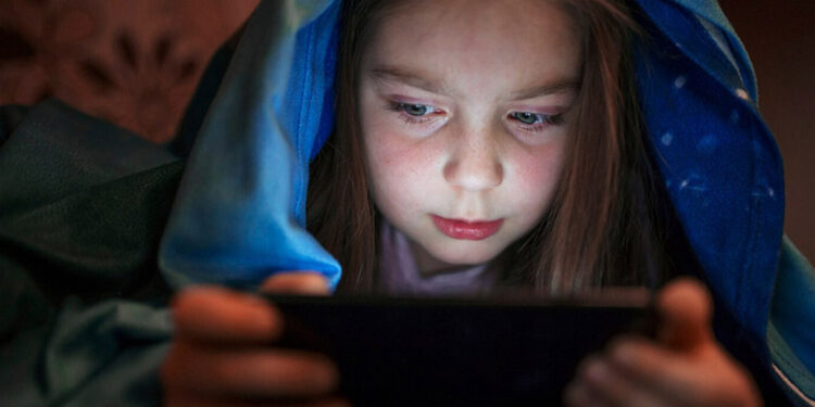 Ekran bağımlığı, göz sağlığını tehdit ediyor