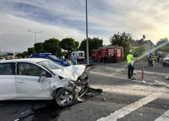 Elazığ'da iki otomobil çarpıştı: 7 yaralı