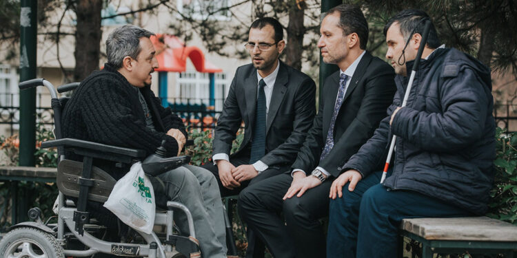 Engelli maaşları en az asgari ücret seviyesine çıkartılmalıdır