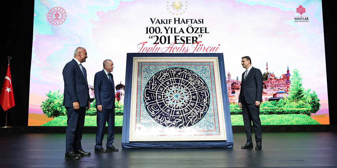 Cumhurbaşkanı Recep Tayyip Erdoğan, ''Kamu hizmetlerinin sorunsuz ve kusursuz sunulması için her türlü tedbiri alacak, bürokratik atalete hiçbir şekilde müsaade etmeyeceğiz" dedi.