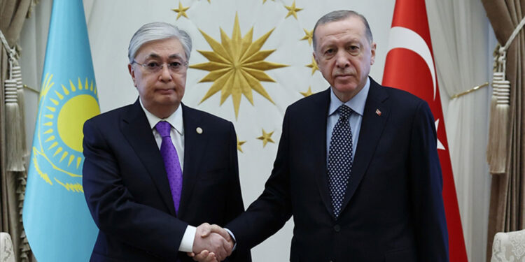 Erdoğan Kazakistan Cumhurbaşkanı ile telefonda görüştü