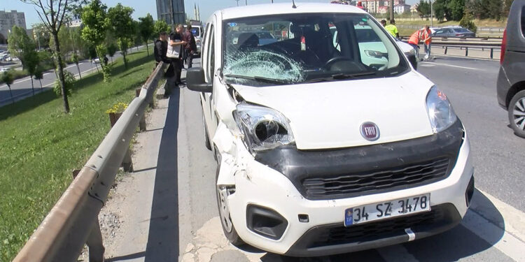 Esenler'de 5 aracın karıştığı zincirleme kaza