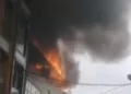 Esenyurt'ta binada çatı yangını