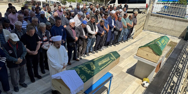 Eşi tarafından öldürülen kadın ile oğlu toprağa verildi