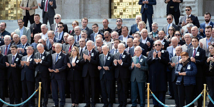 Eski Devlet Bakanı Bekir Aksoy için TBMM'de tören