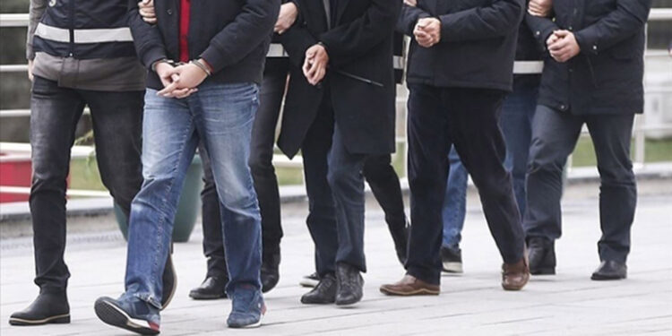 FETÖ'nün güncel öğrenci yapılanmasına operasyon: 8 gözaltı