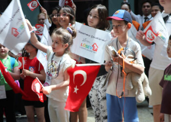 Farklı ülkelerden lösemiyi yenen çocuklar Türkiye'de buluştu