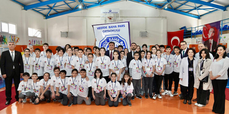 Fatih, TÜBİTAK 4006 Bilim Fuarı'na ev sahipliği yaptı