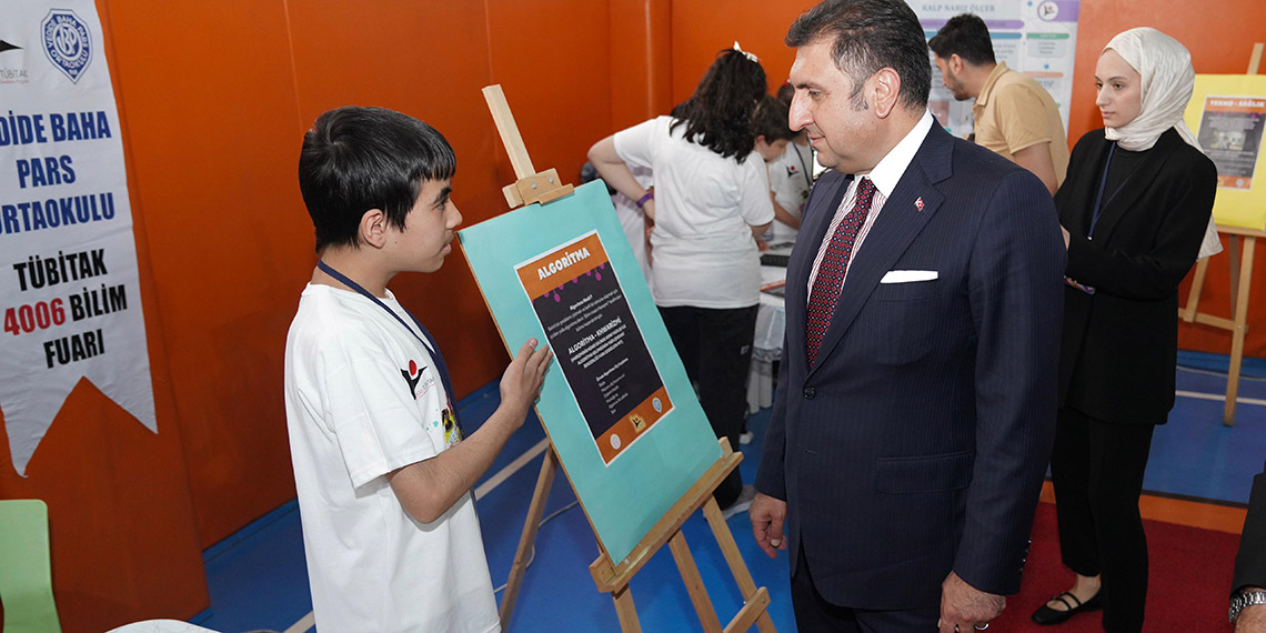 Fatih, TÜBİTAK 4006 Bilim Fuarı'na ev sahipliği yaptı
