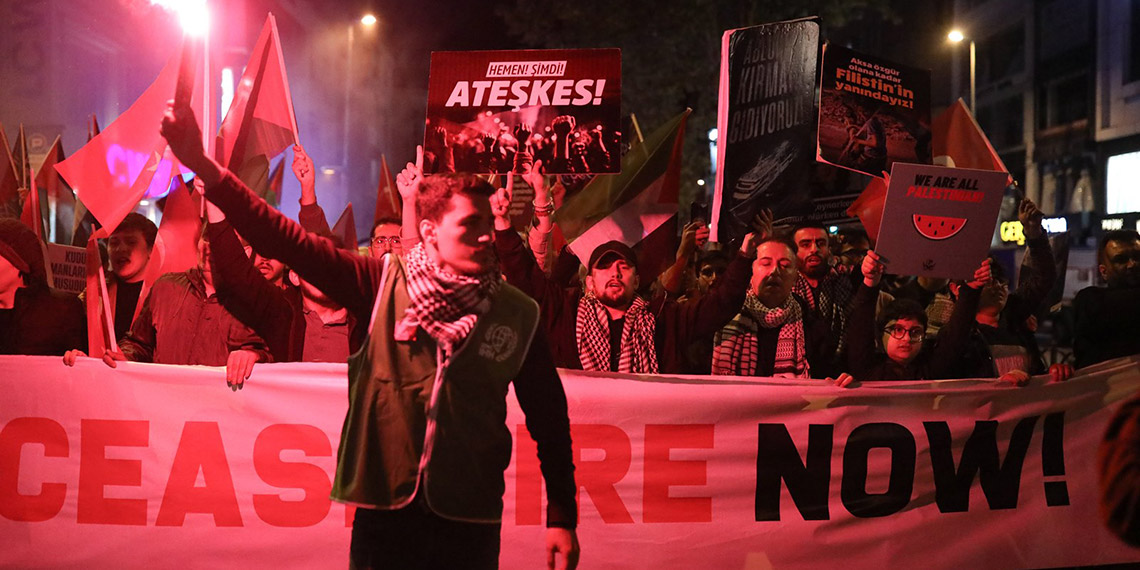 Fatih'te Filistin'e destek yürüyüşü düzenlendi