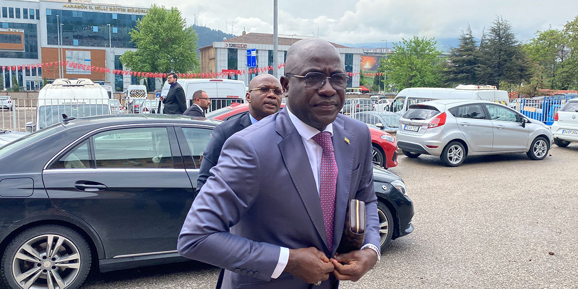 Gabon Büyükelçisi Jean Bernard Avouma, Karabük’te, Gabonlu Dina'nın ölümüne ilişkin “Biri, kış mevsiminde gecenin 11’inde nasıl olur da koşarak kaçar? Bu mümkün mü? Hiç kimse öyle dışarı çıkmaz. Bu kaçışı araştırılmalı” dedi.