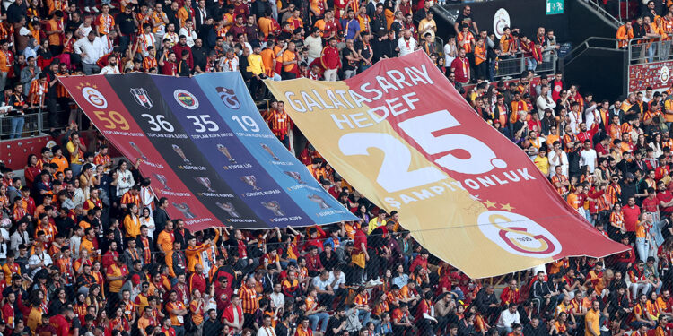 Galatasaray 24'üncü Şampiyonluk zaferini kutladı