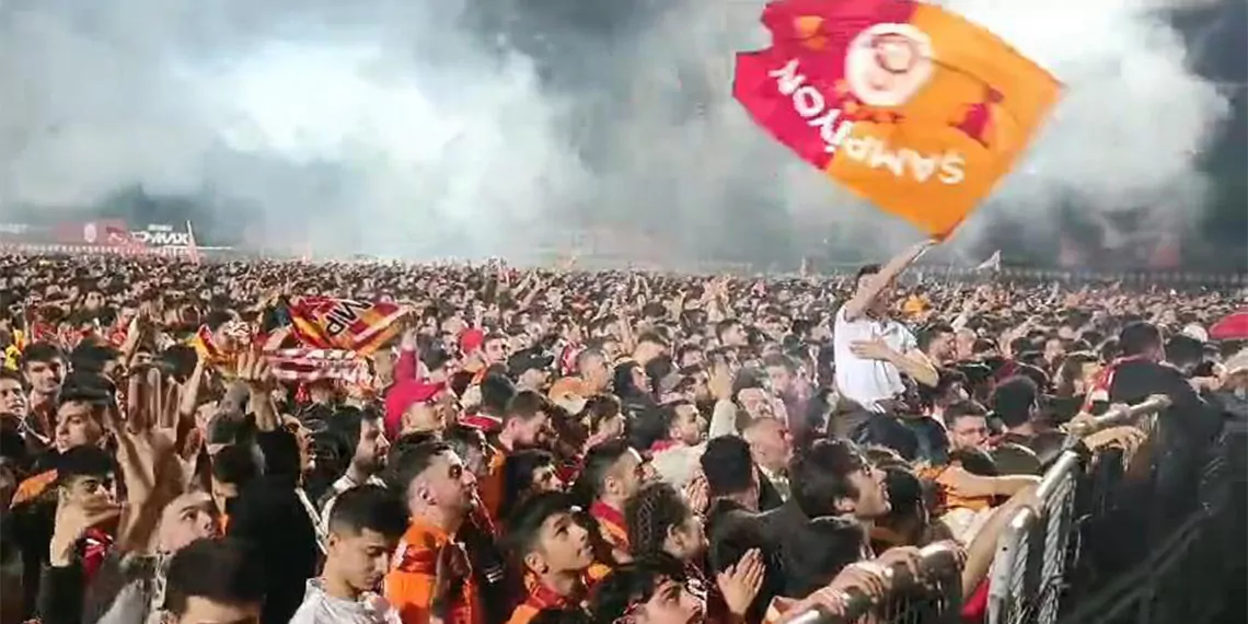 Galatasaraya floryada coskulu karsilama1 - spor haberleri - haberton