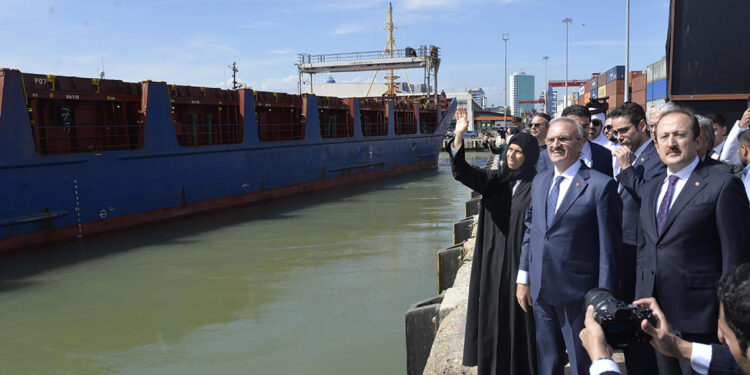 Gazze için 1900 tonluk insani yardım gemisi yola çıktı