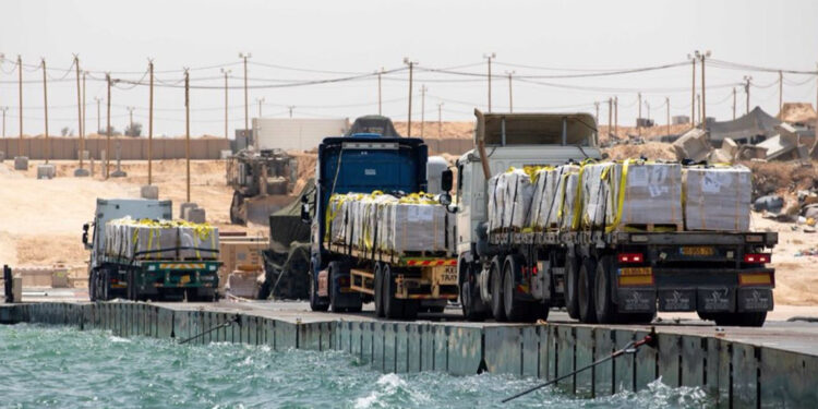 Gazze kıyısına kurulan geçici iskele hasar aldı; yardımlar durdu