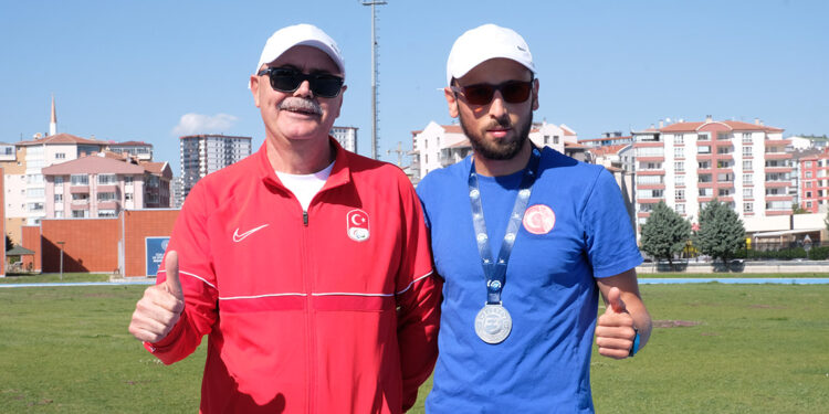 Görme engelli milli atlet Oğuz Akbulut, Kobe yolcusu