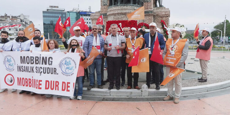 Bu meydanda hayatını kaybedenleri bir kez daha anıyoruz