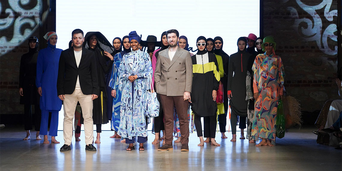 Halima Aden, tesettür mayo koleksiyonunu tanıttı