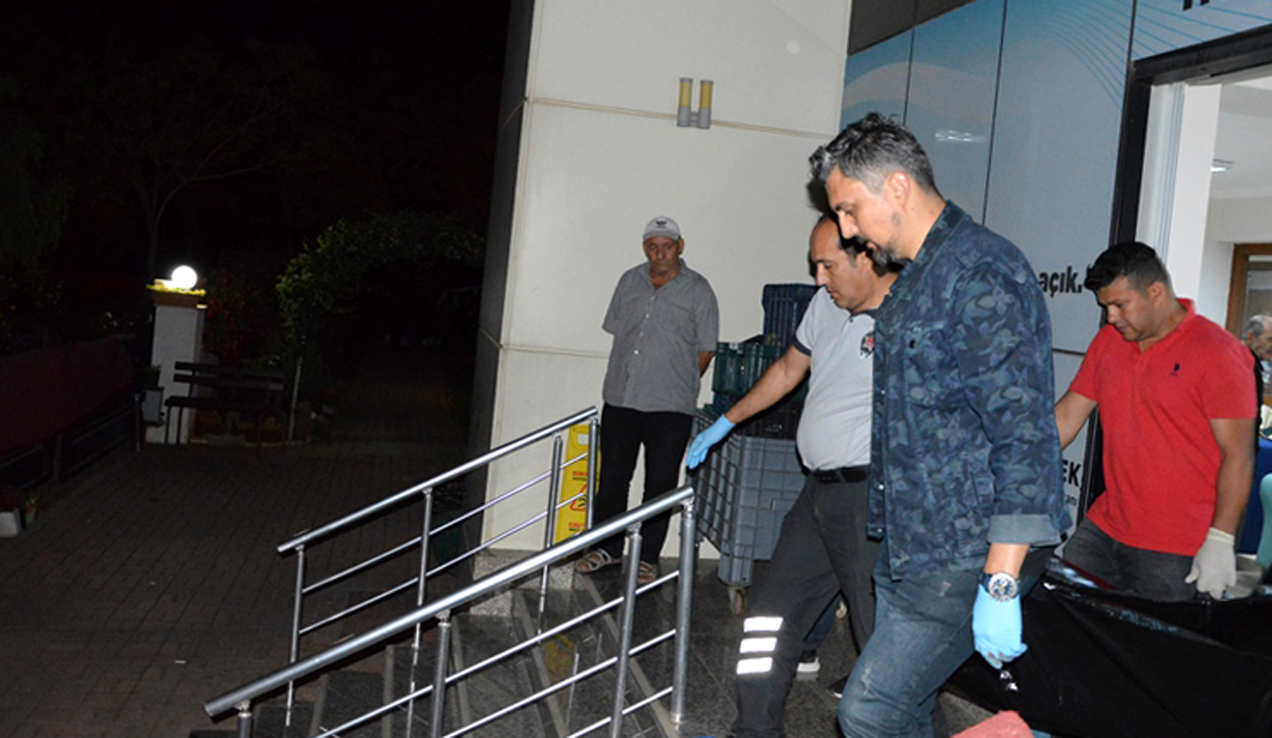 Antalya'daki huzurevinde bıçaklı saldırı! Saldırıda Selçuk Goncegül (73) ile Ali Serdar Batır (66) yaşamını yitirdi, Ahmet Özdemirel (74) ise yaralandı.