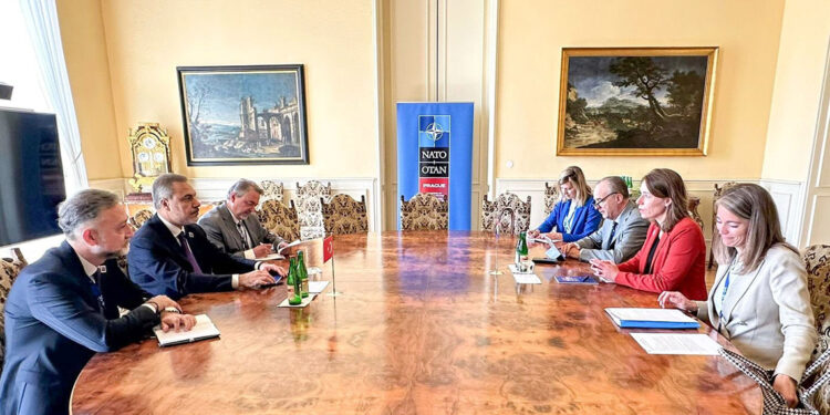 Hakan Fidan, Hollanda Dışişleri Bakanı ile bir araya geldi