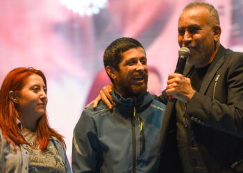 Haluk Levent'in konserinde 30 yıl sonra 'iyilik' buluşması