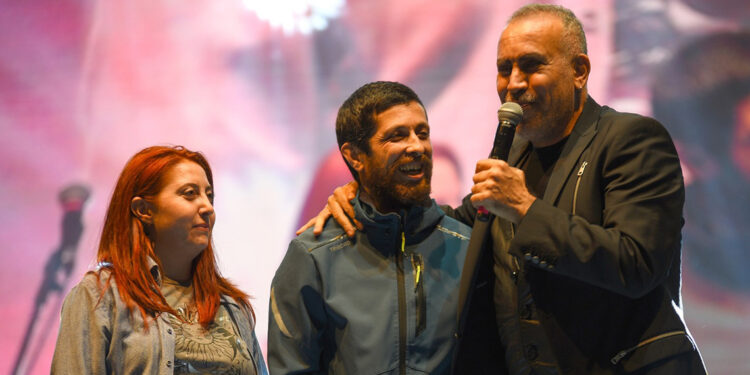 Haluk Levent'in konserinde 30 yıl sonra 'iyilik' buluşması