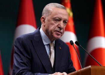 Helal rızık peşinde koşan işçi kardeşlerimi selamlıyorum