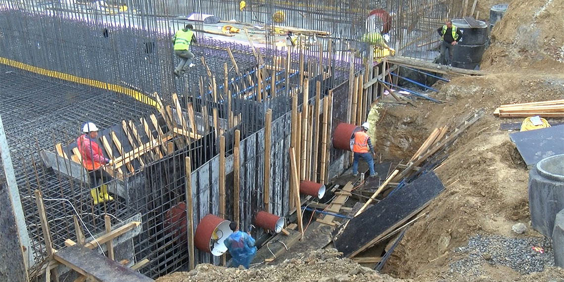 İstanbul Büyükşehir Belediye Başkanı Ekrem İmamoğlu, İSKİ Anadolu Yakası İçme Suyu Yatırımları Temel Atma Töreni'ne katıldı. İmamoğlu, "Bir damla suyun bile önemli olduğunu hepimiz biliyoruz" dedi.