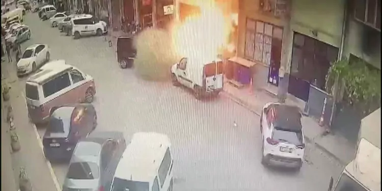 Başakşehir'de iş yerinde patlama