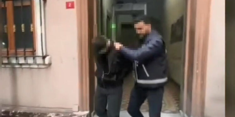 11 aracın lastiklerini bıçakla kesen şüpheli yakalandı