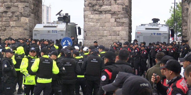 1 Mayıs'ta polise saldırdıkları tespit edilen 27 kişi gözaltına alındı