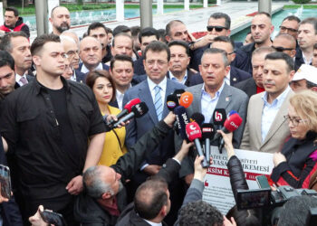 Özgür Özel ve İmamoğlu Saraçhane'de