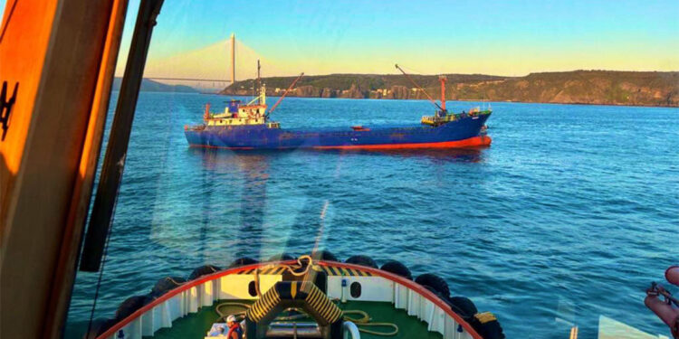 İstanbul Boğazı'nda gemi trafiği askıya alındı