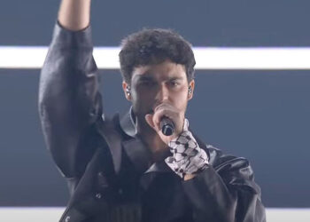 İsveçli sanatçı Eric Saade Eurovision'a Filistin kefiyesiyle çıktı