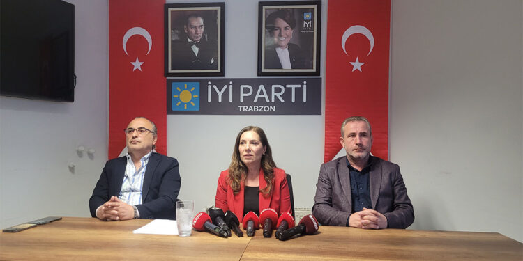 İYİ Parti Trabzon İl Başkanlığı'nda yönetim düştü