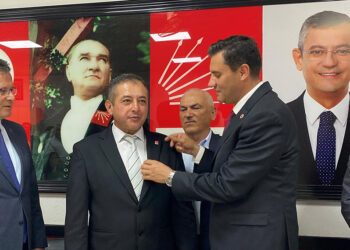 İYİ Parti Alaşehir’de istifa depremi! CHP’ye katıldılar