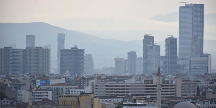 İzmir'de çöl tozu etkisi