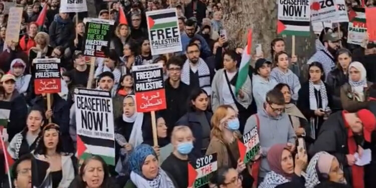 İngiltere'de Filistin protestosunda 40 kişi gözaltına alındı