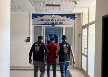 İnternette çocuk pornosu indirip paylaşan şüpheliye gözaltı