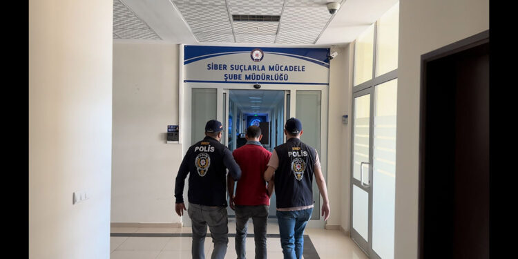 İnternette çocuk pornosu indirip paylaşan şüpheliye gözaltı