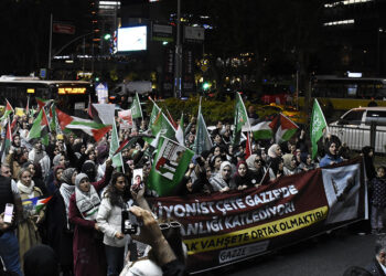 İsrail'in Refah'ta yaptığı saldırı protesto edildi