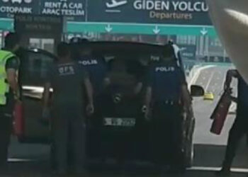 İstanbul Havalimanı'na yolcu taşıyan araçta yangın