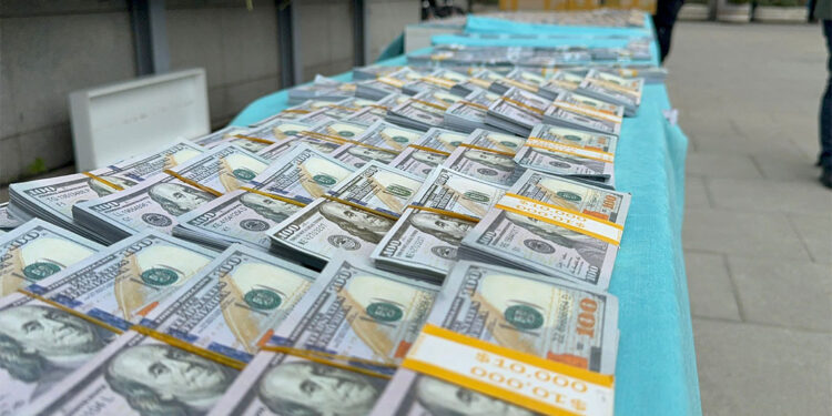 İstanbul'da sahte dolar operasyonu; 2 tutuklama